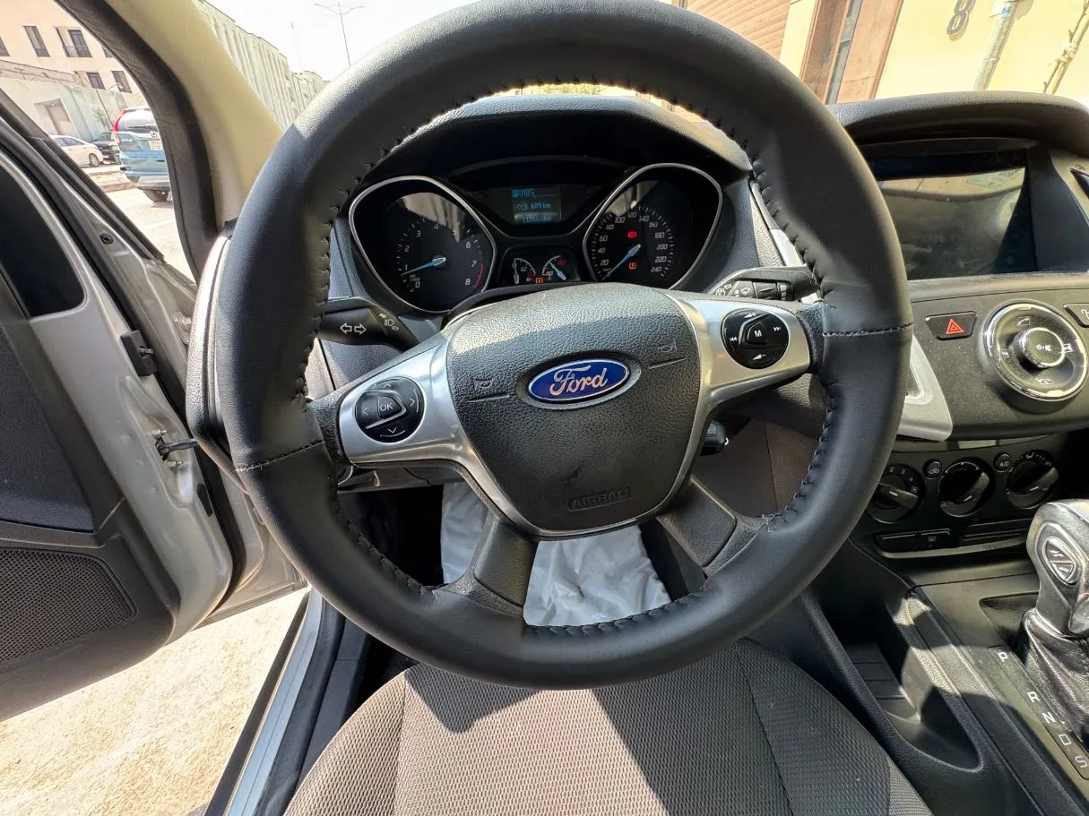Car image 17