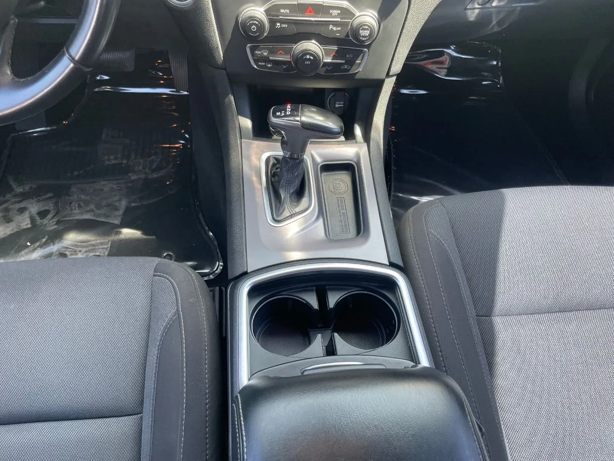 Car image 18