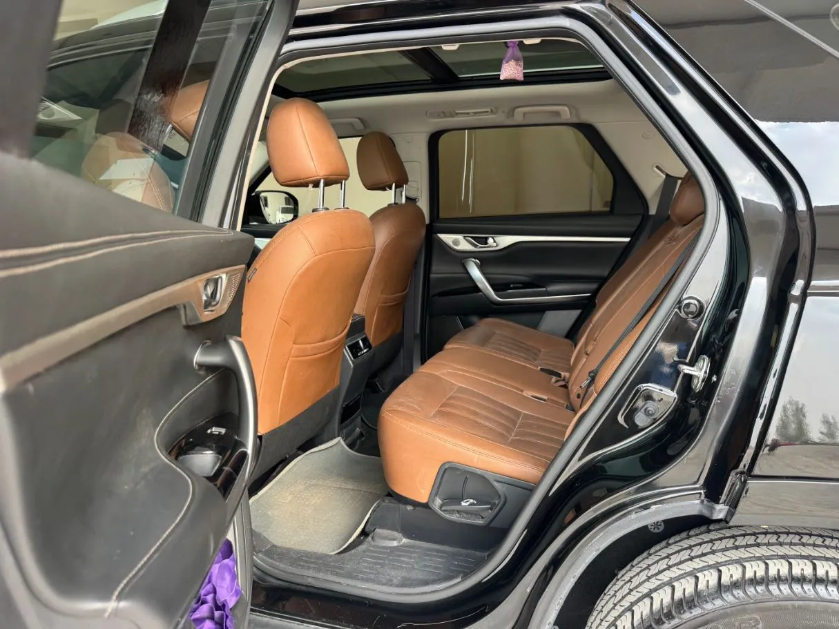 Car image 13