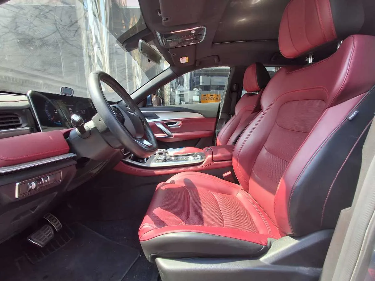 Car image 12