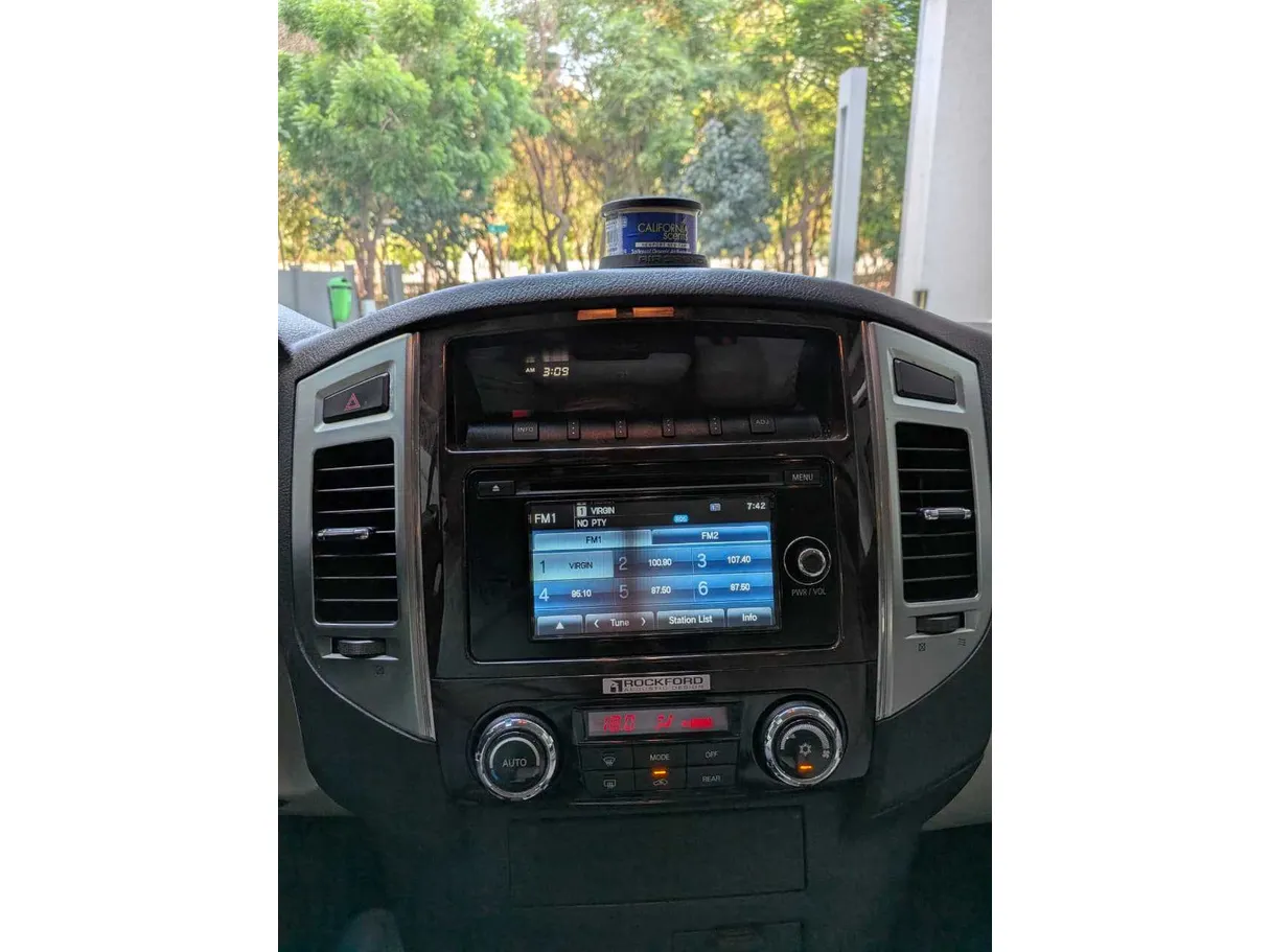 Car image 10