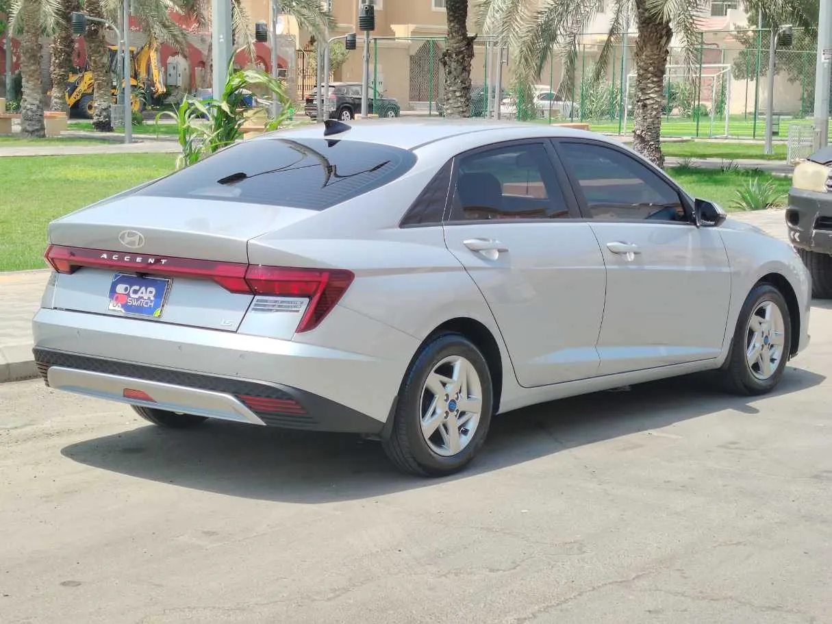 Car image 5