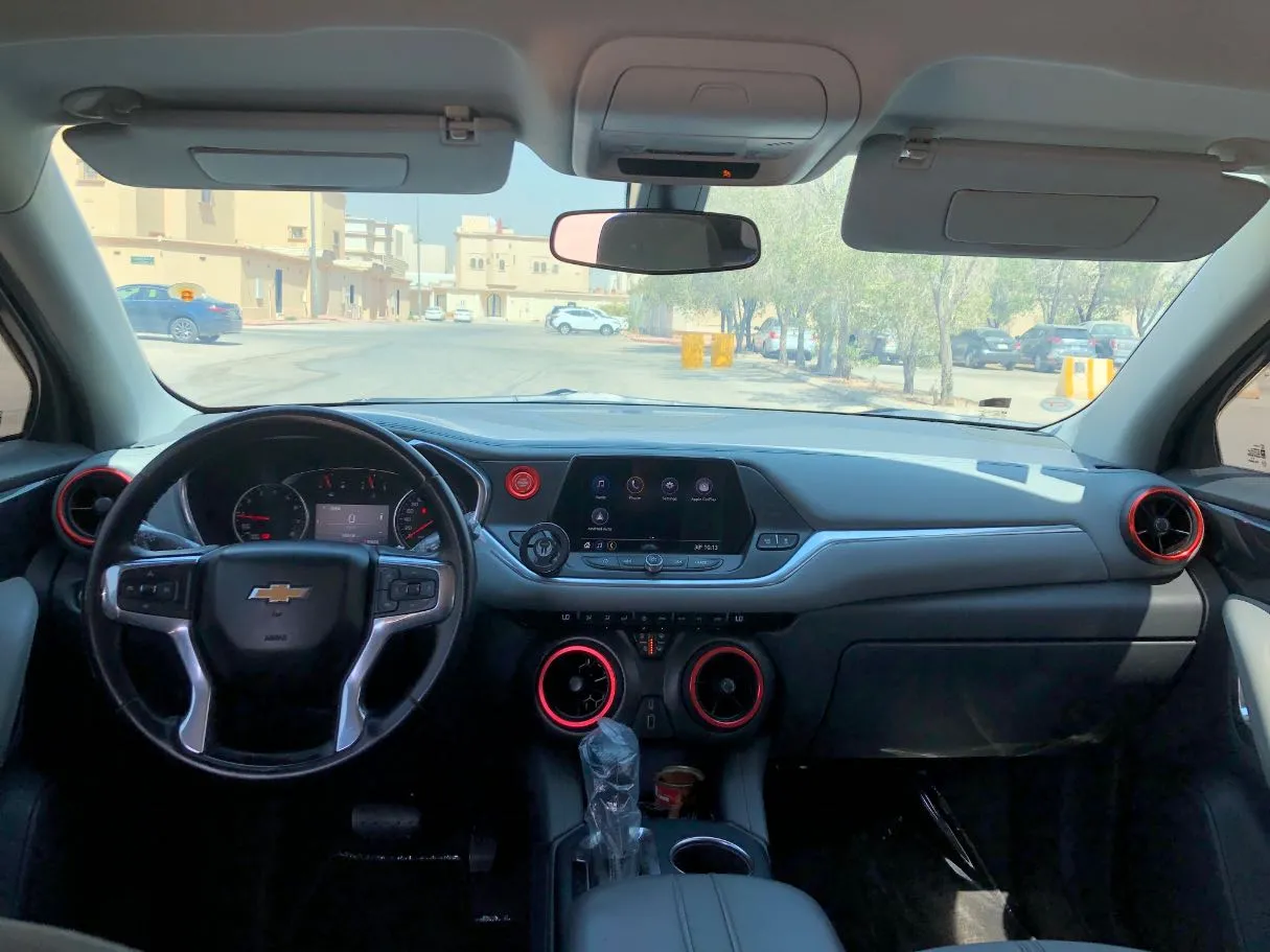 Car image 16