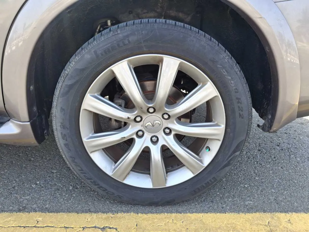 Car image 9