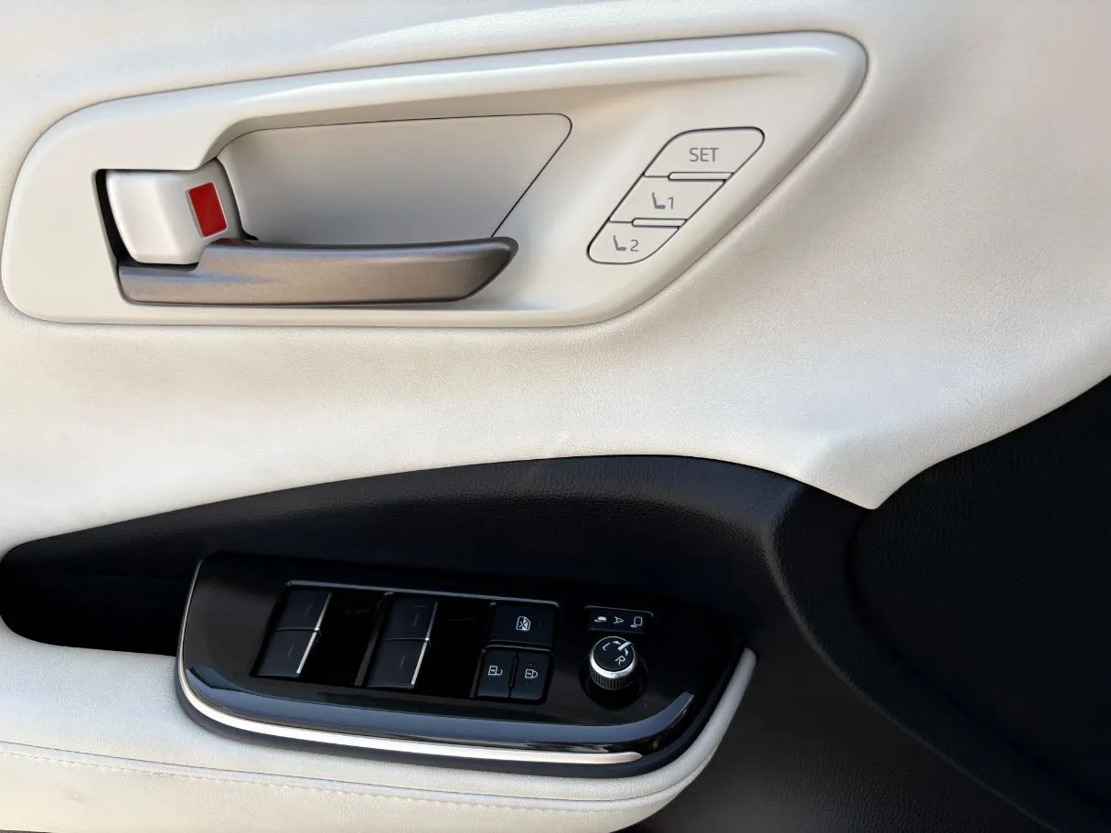 Car image 27