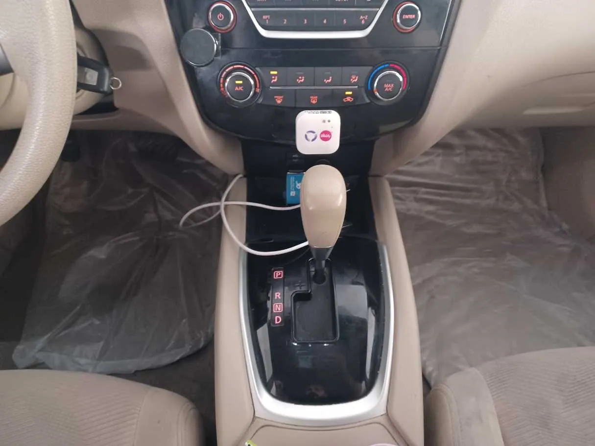 Car image 14