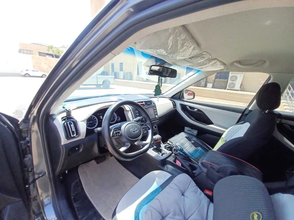 Car image 11
