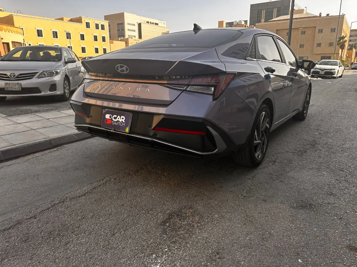 Car image 5