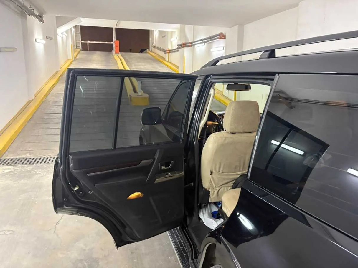 Car image 26