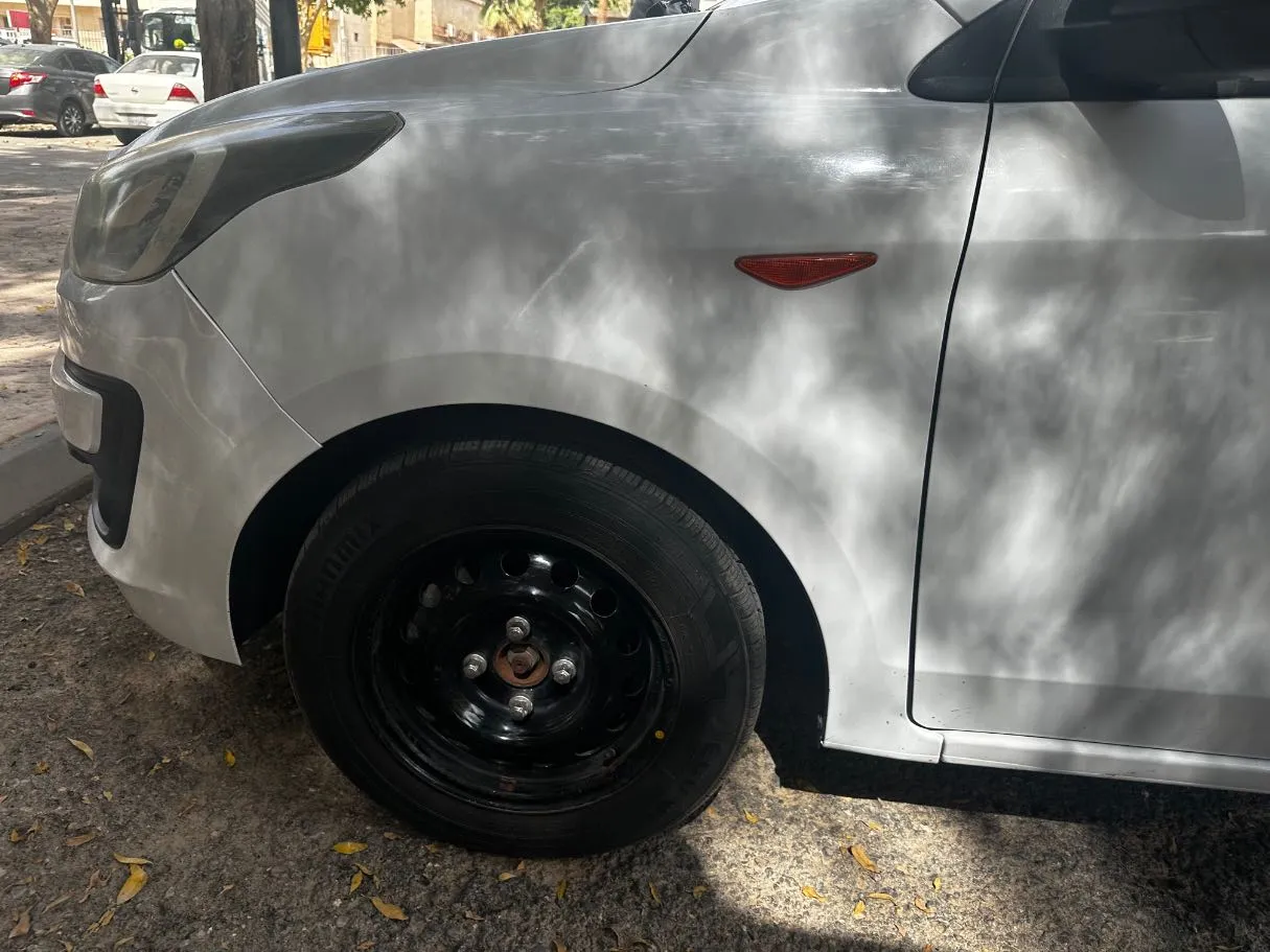 Car image 9