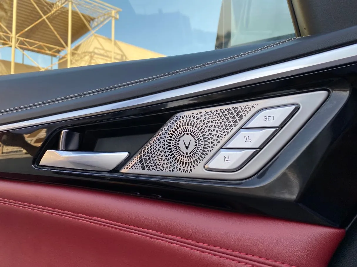 Car image 28