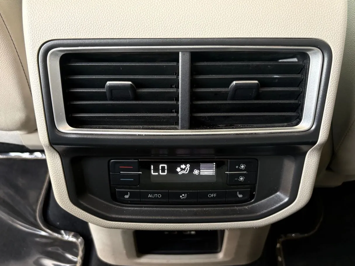 Car image 29