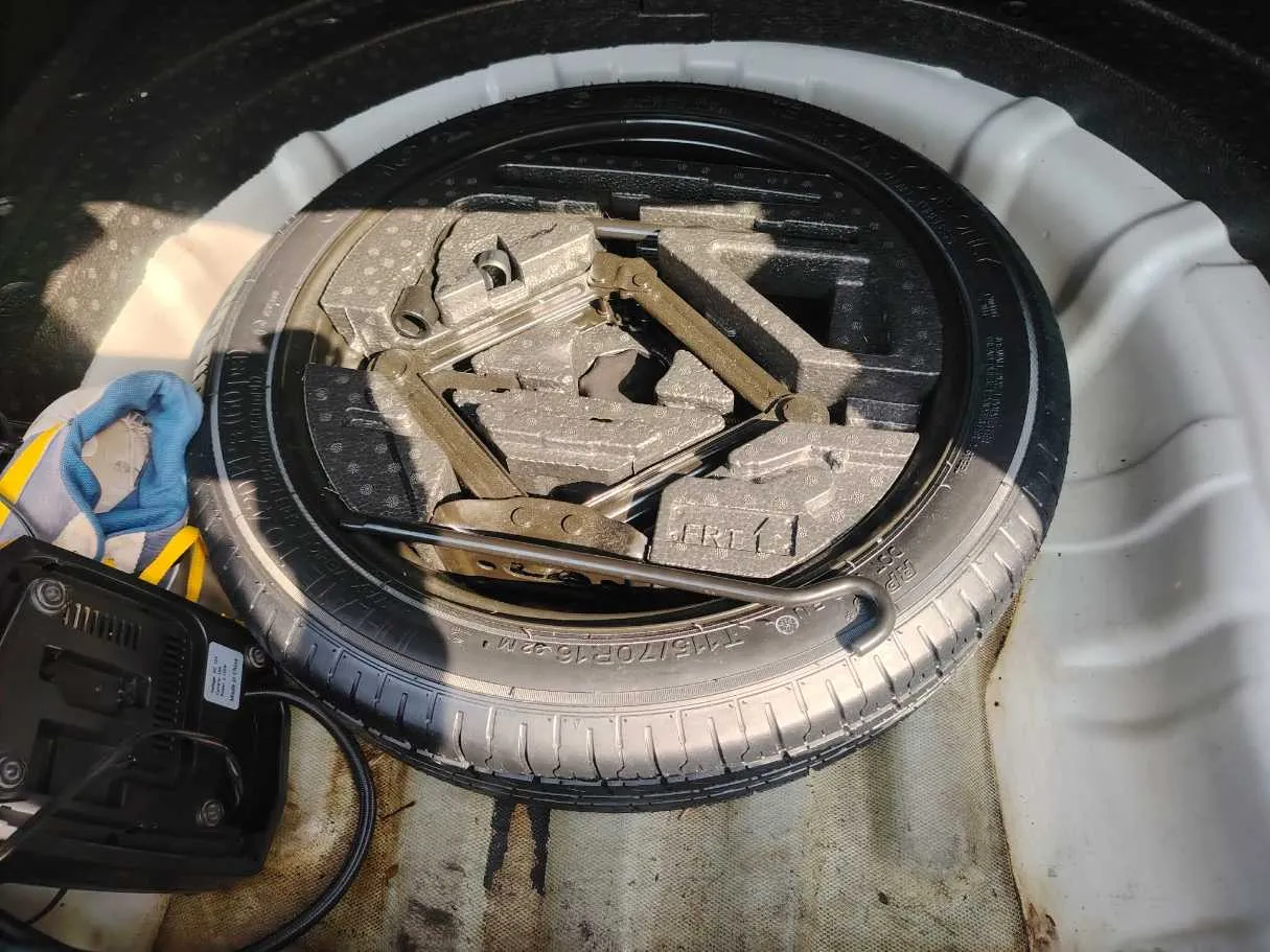 Car image 40