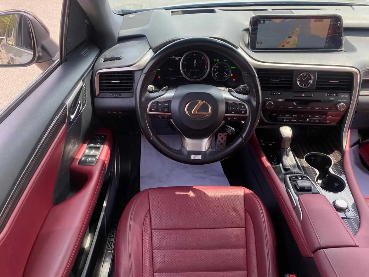 Car image 13