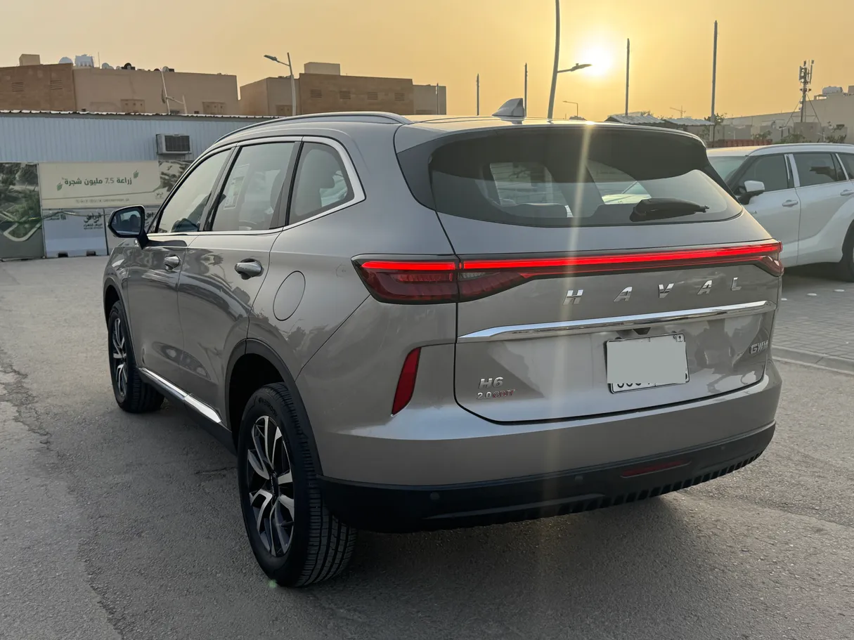 Car image 3