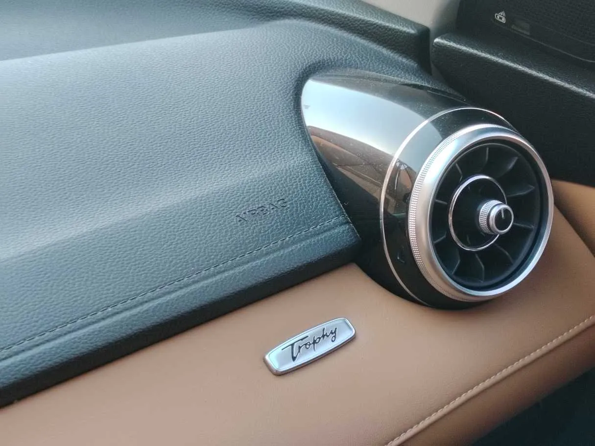 Car image 37