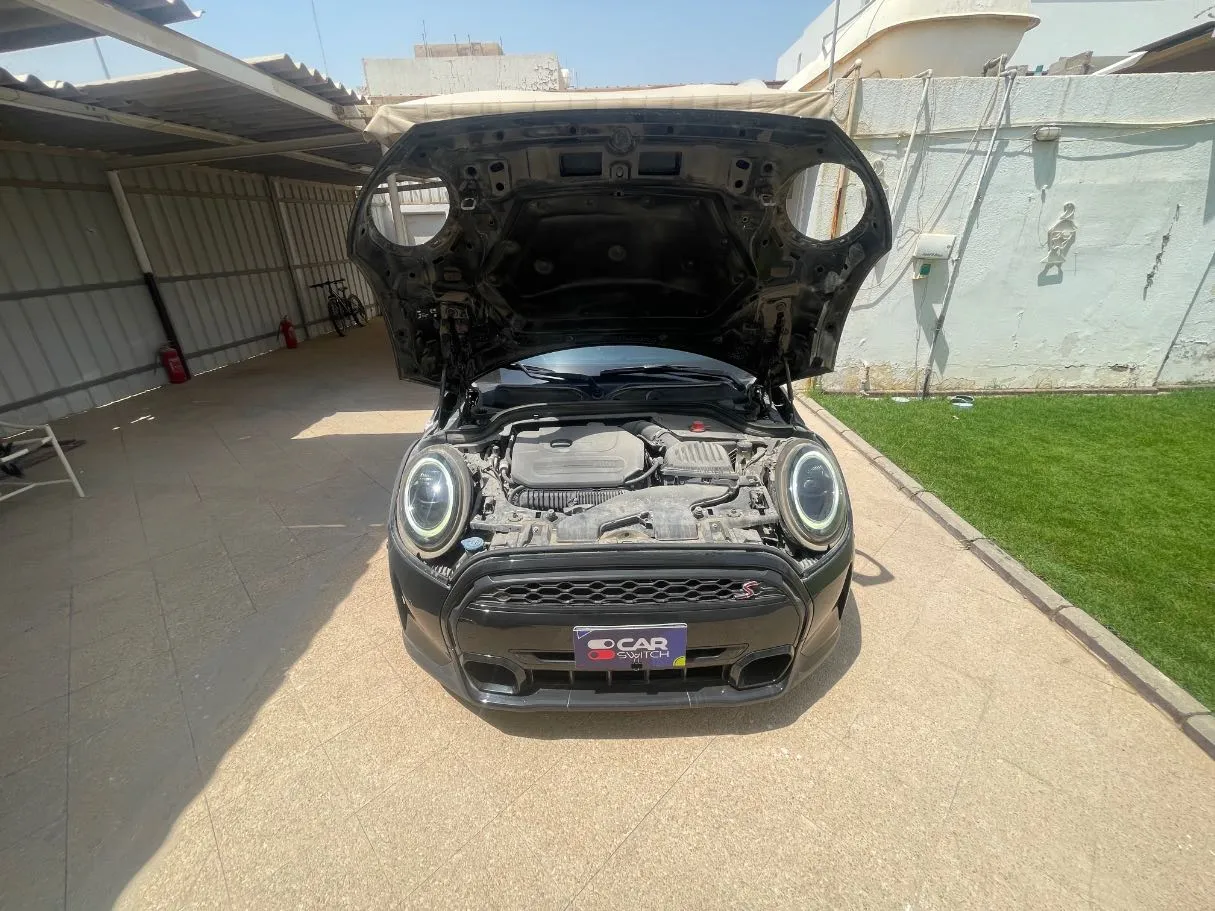 Car image 25