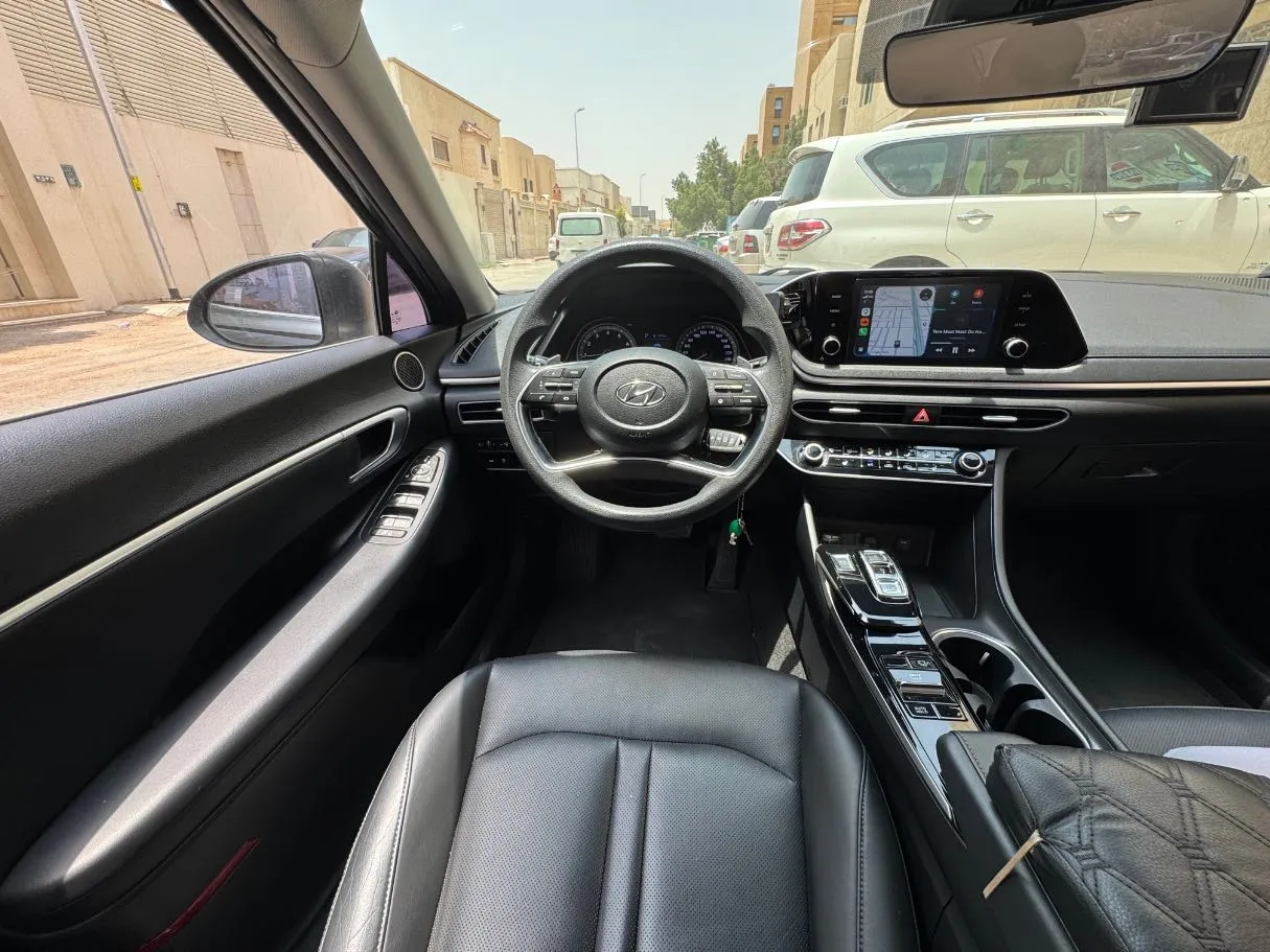 Car image 17