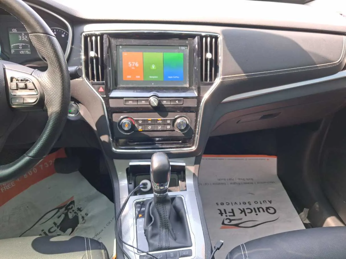 Car image 15