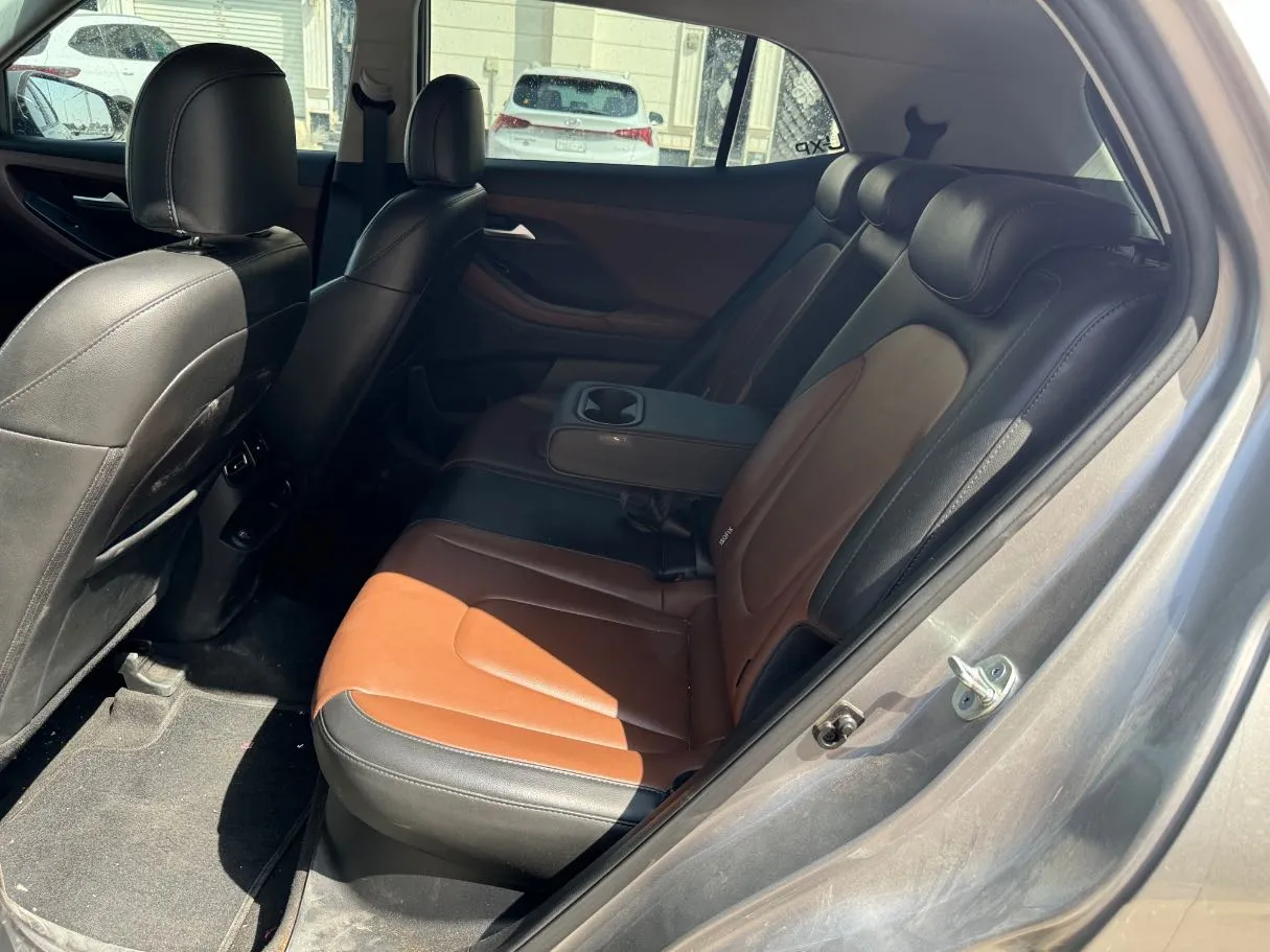 Car image 13