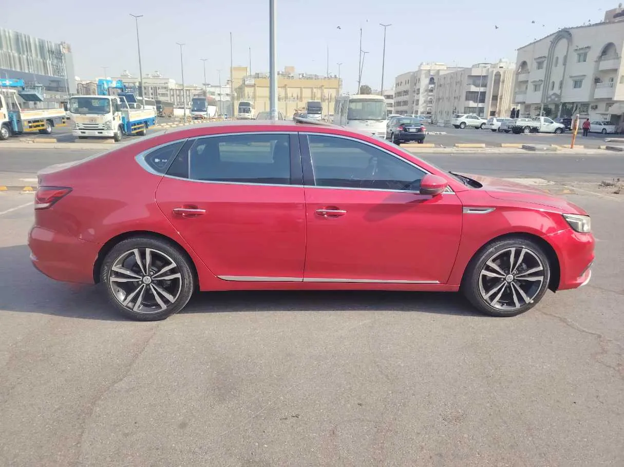 Car image 4