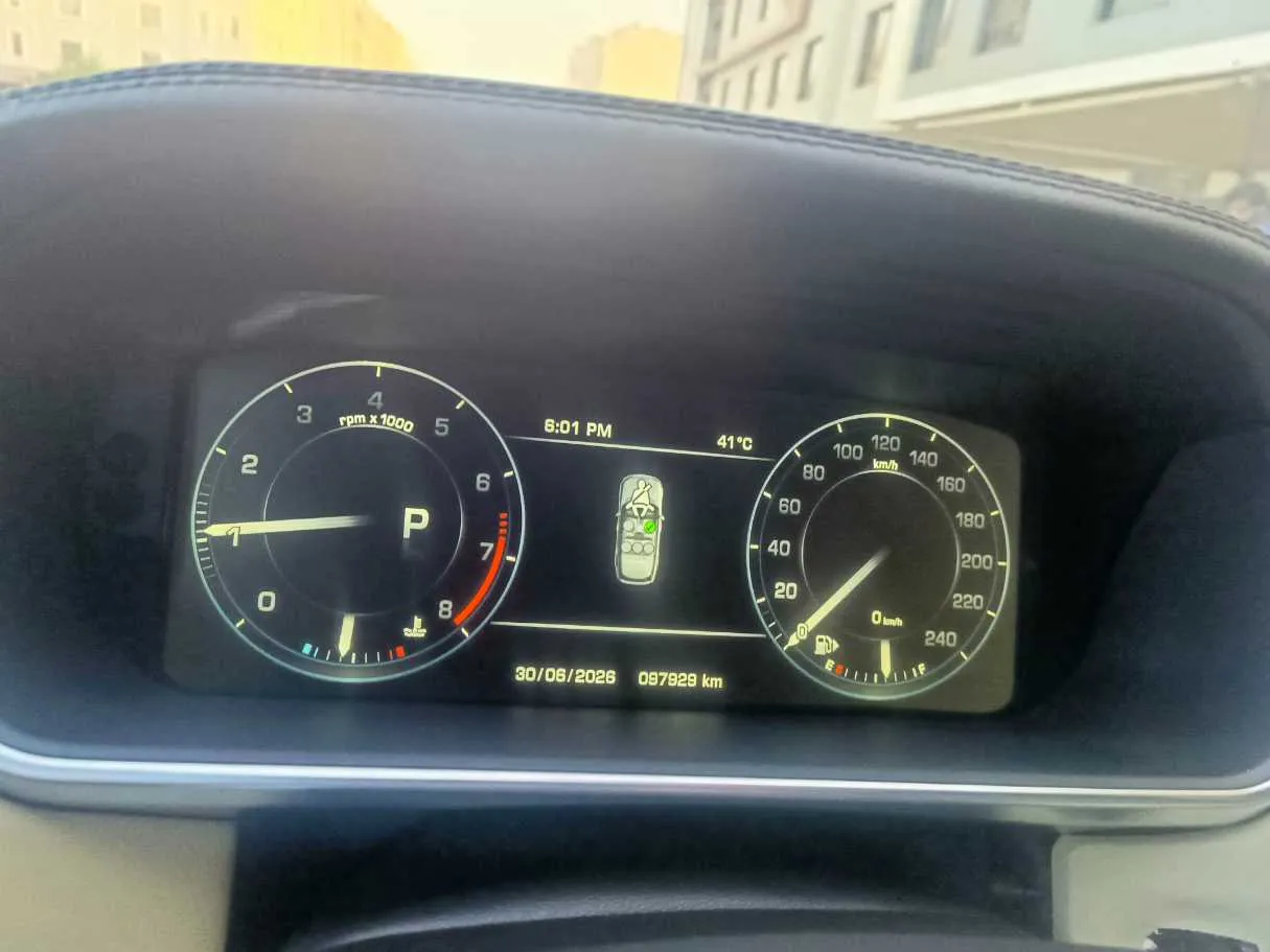 Car image 32