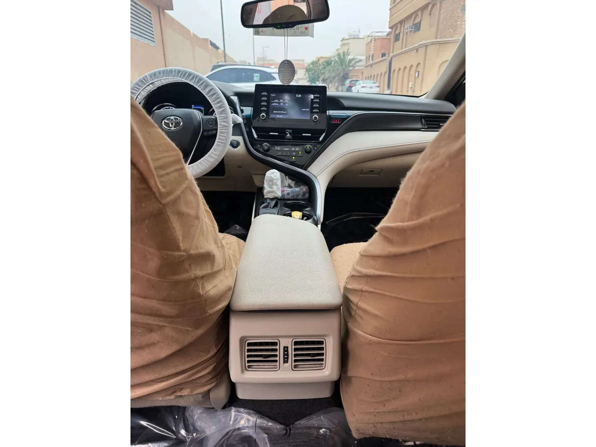 Car image 20