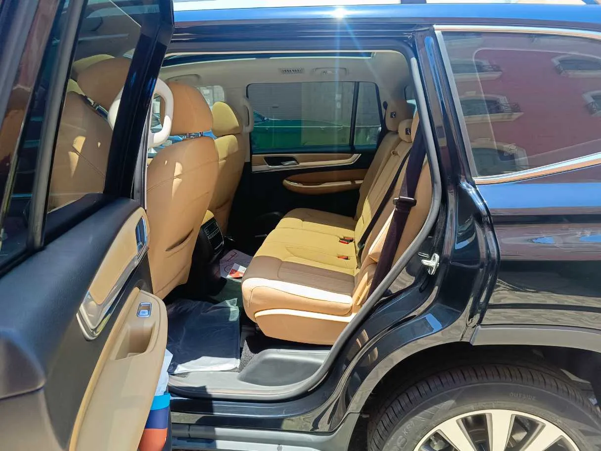 Car image 18