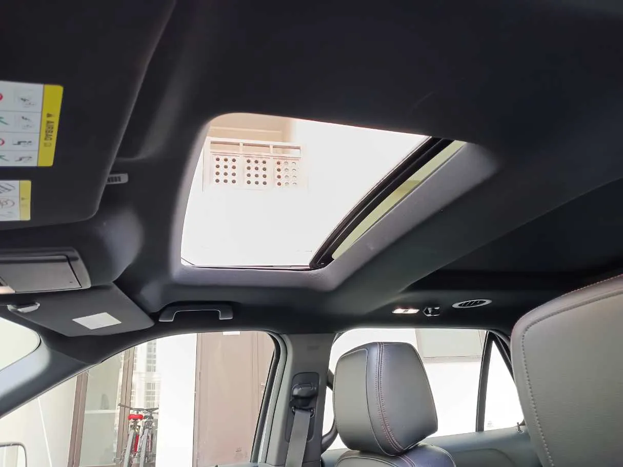 Car image 25