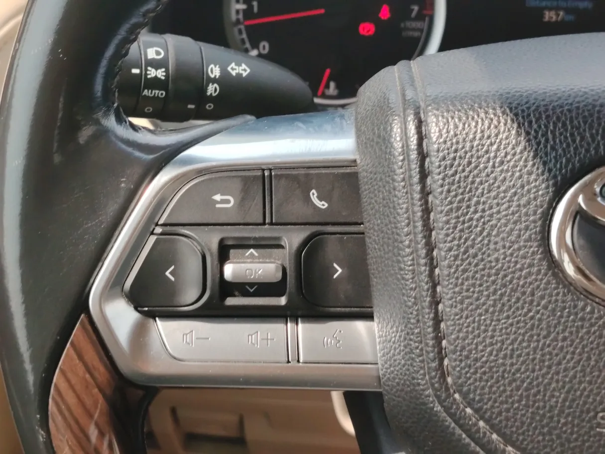 Car image 36