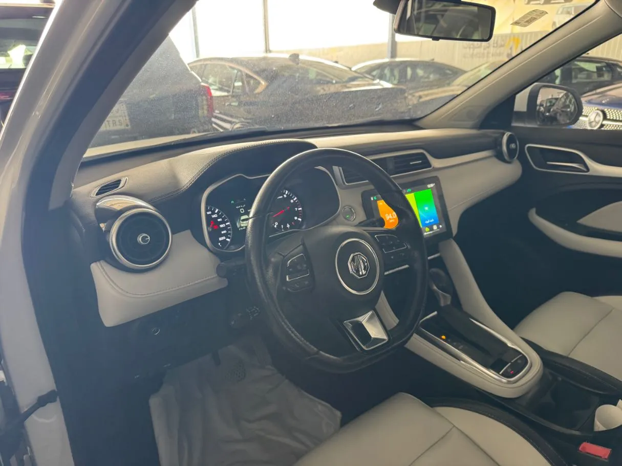 Car image 14