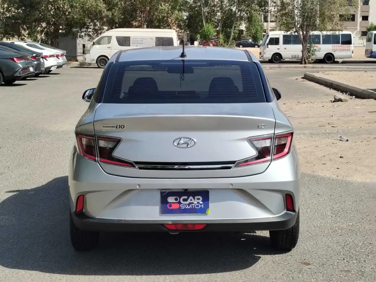 Car image 6