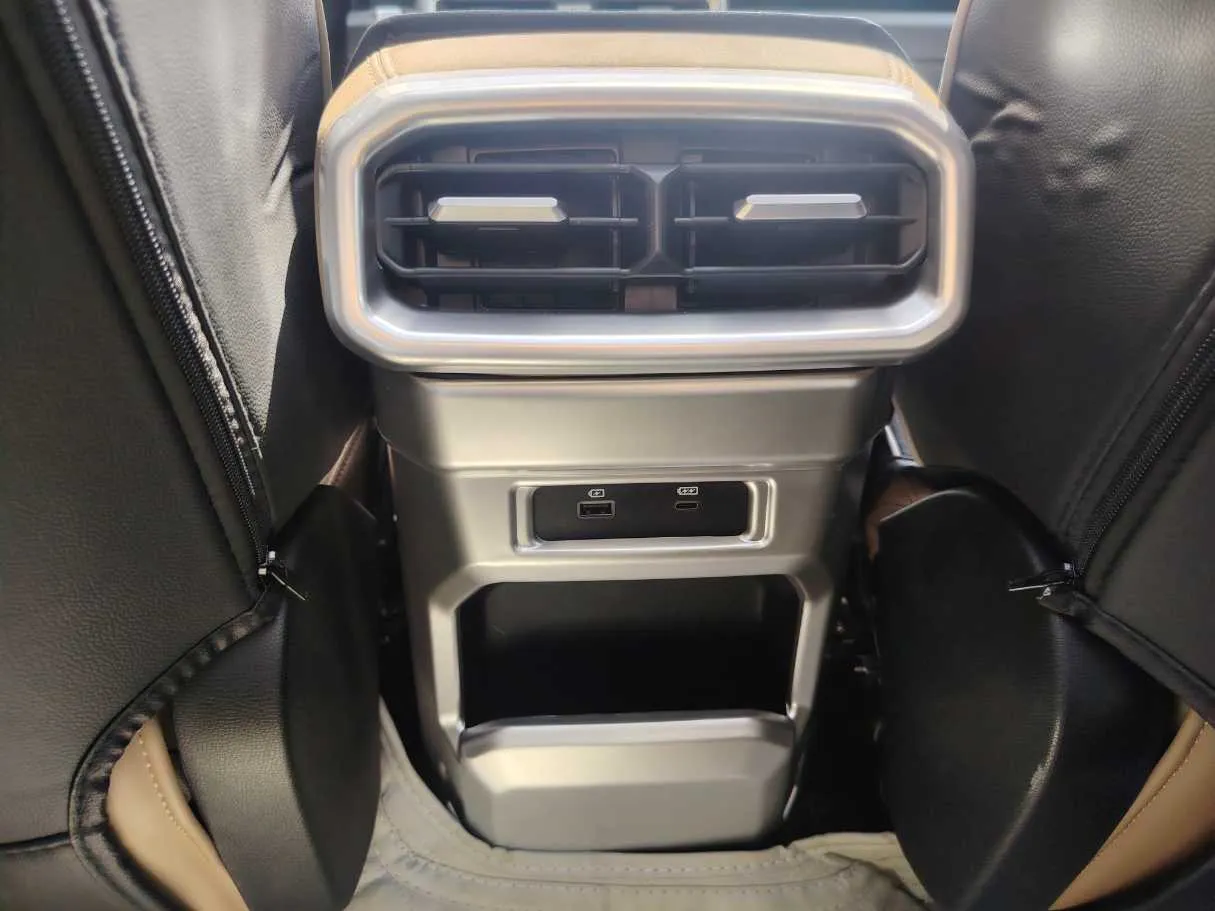 Car image 29