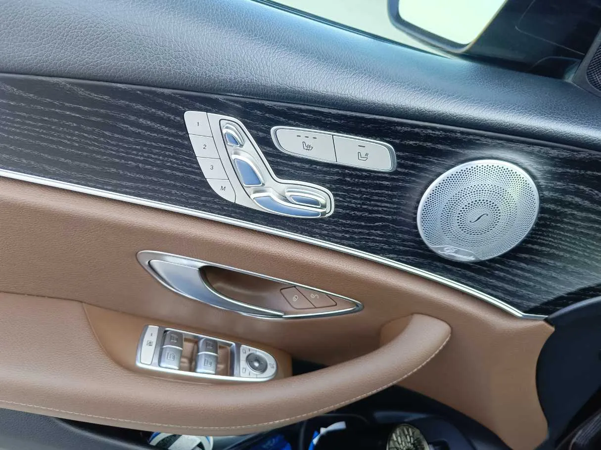 Car image 34