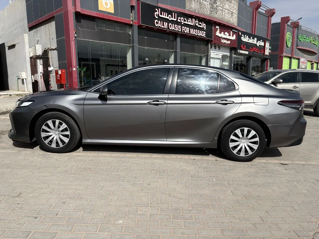 Car image 8