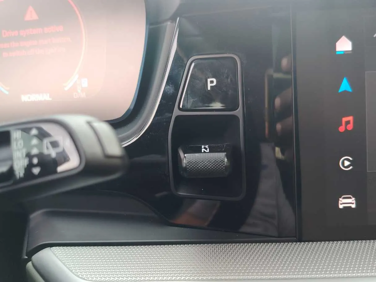 Car image 28