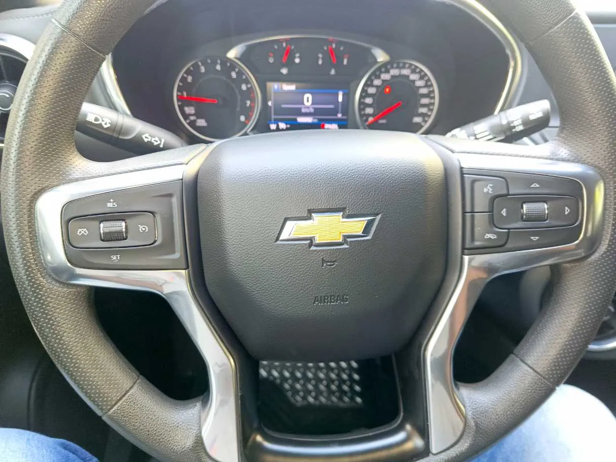Car image 25