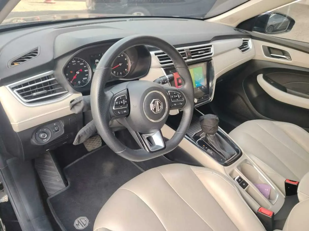 Car image 14