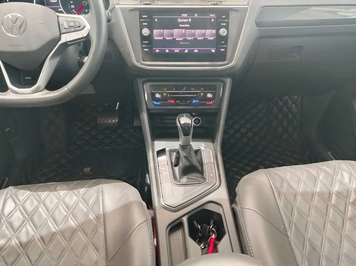 Car image 22