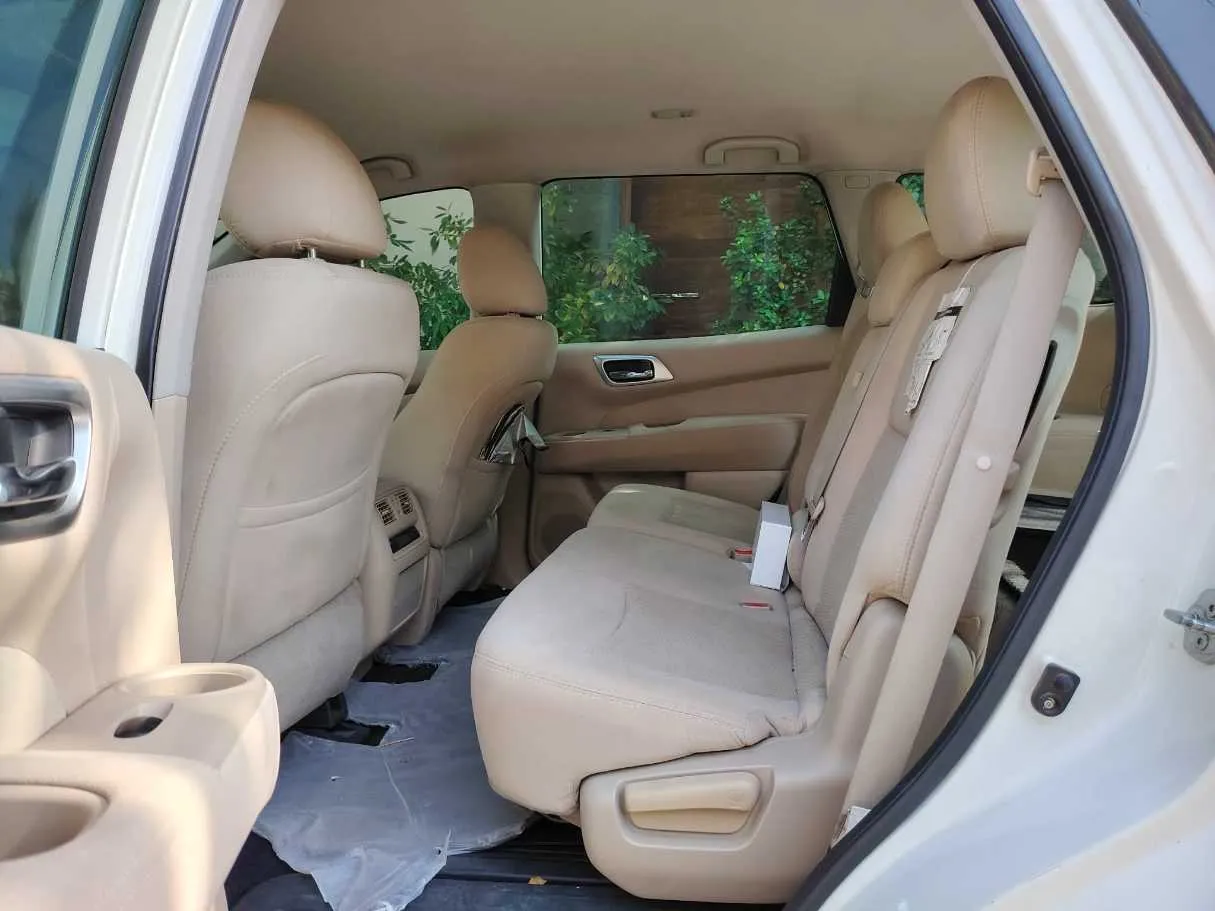 Car image 18