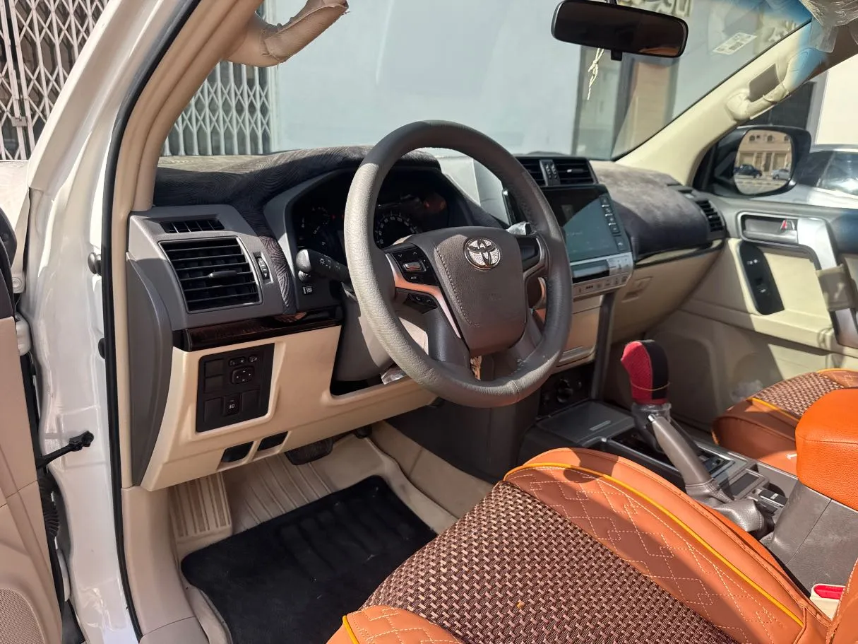 Car image 12