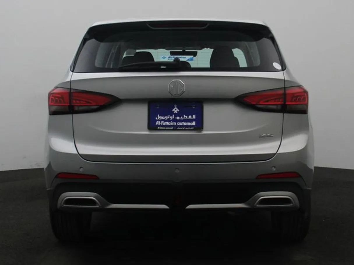 Car image 12