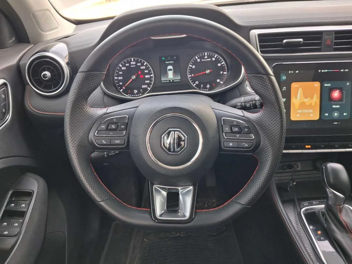 Car image 17