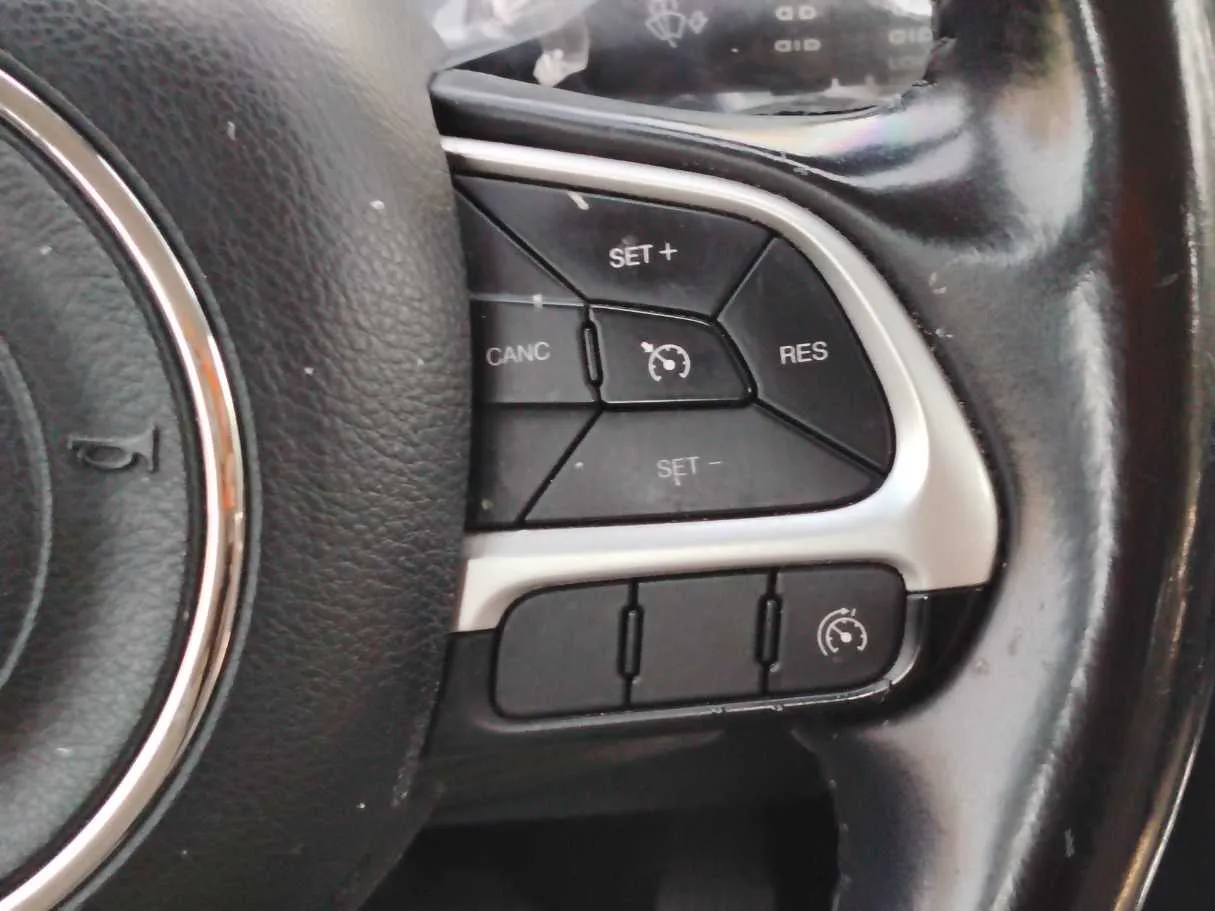 Car image 27