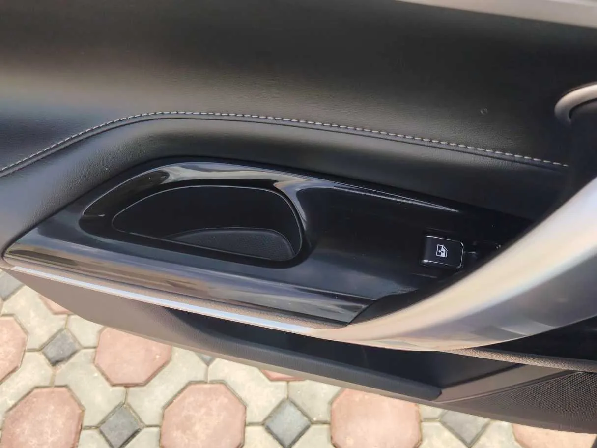 Car image 33