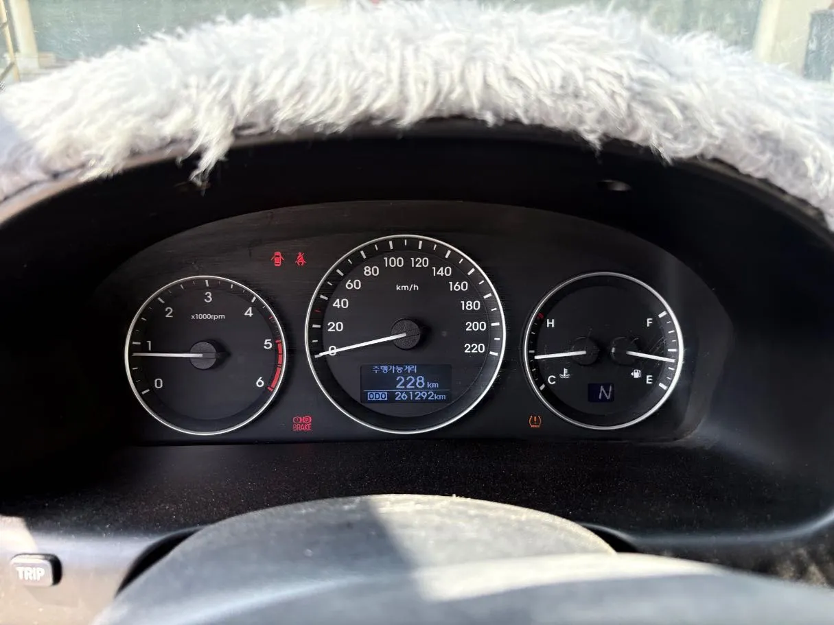 Car image 22