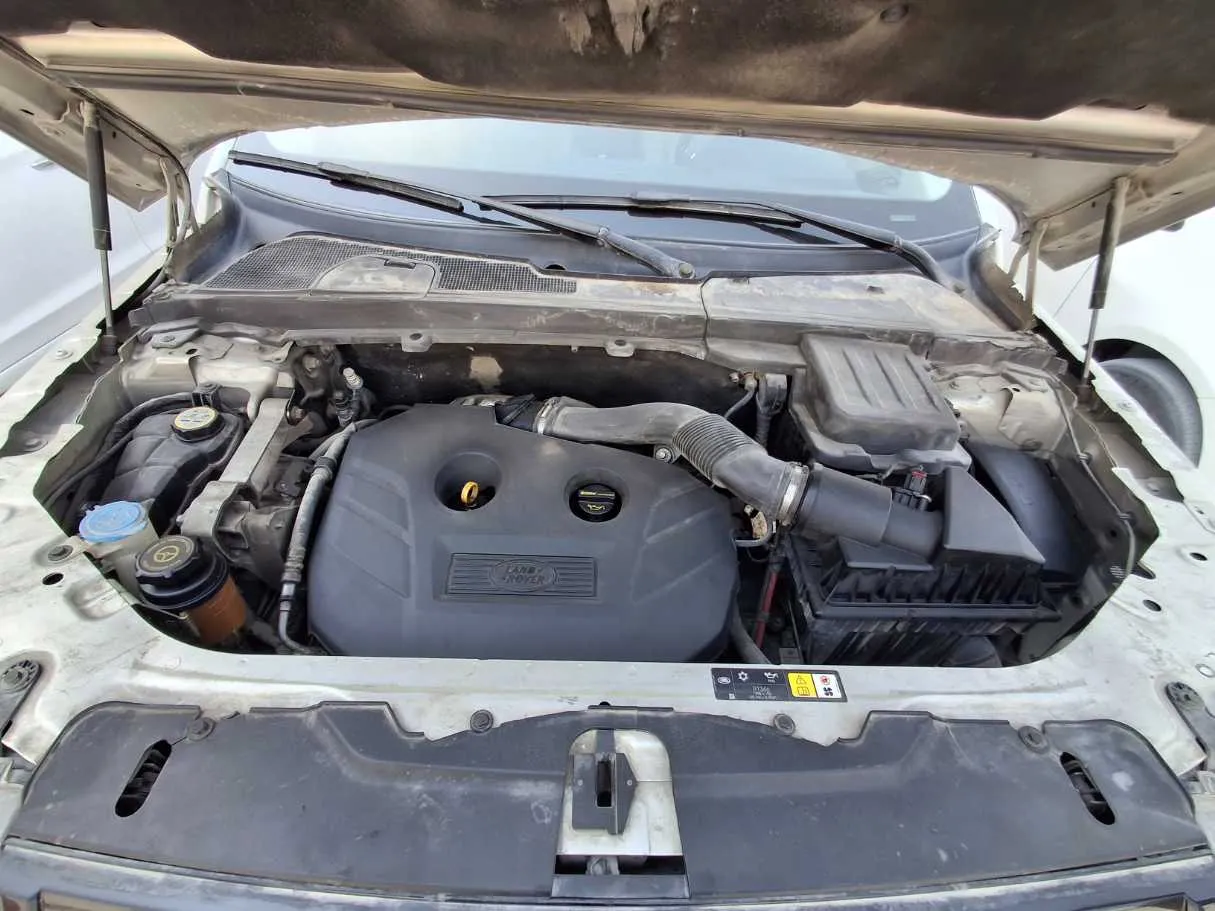 Car image 9