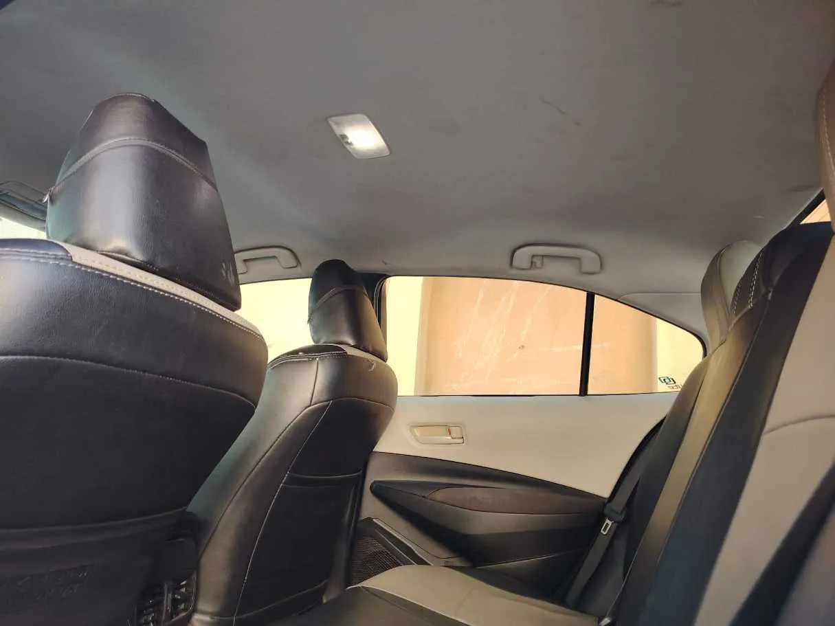 Car image 19