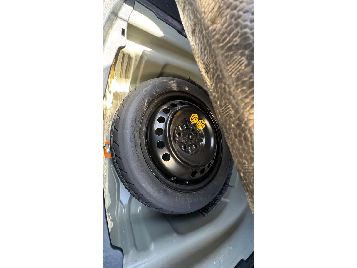 Car image 25