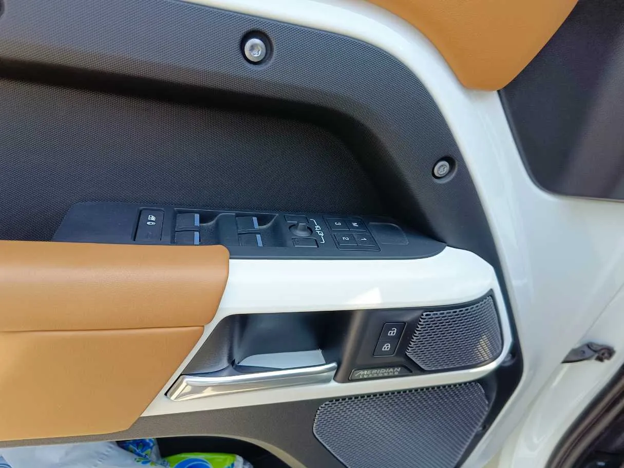 Car image 36